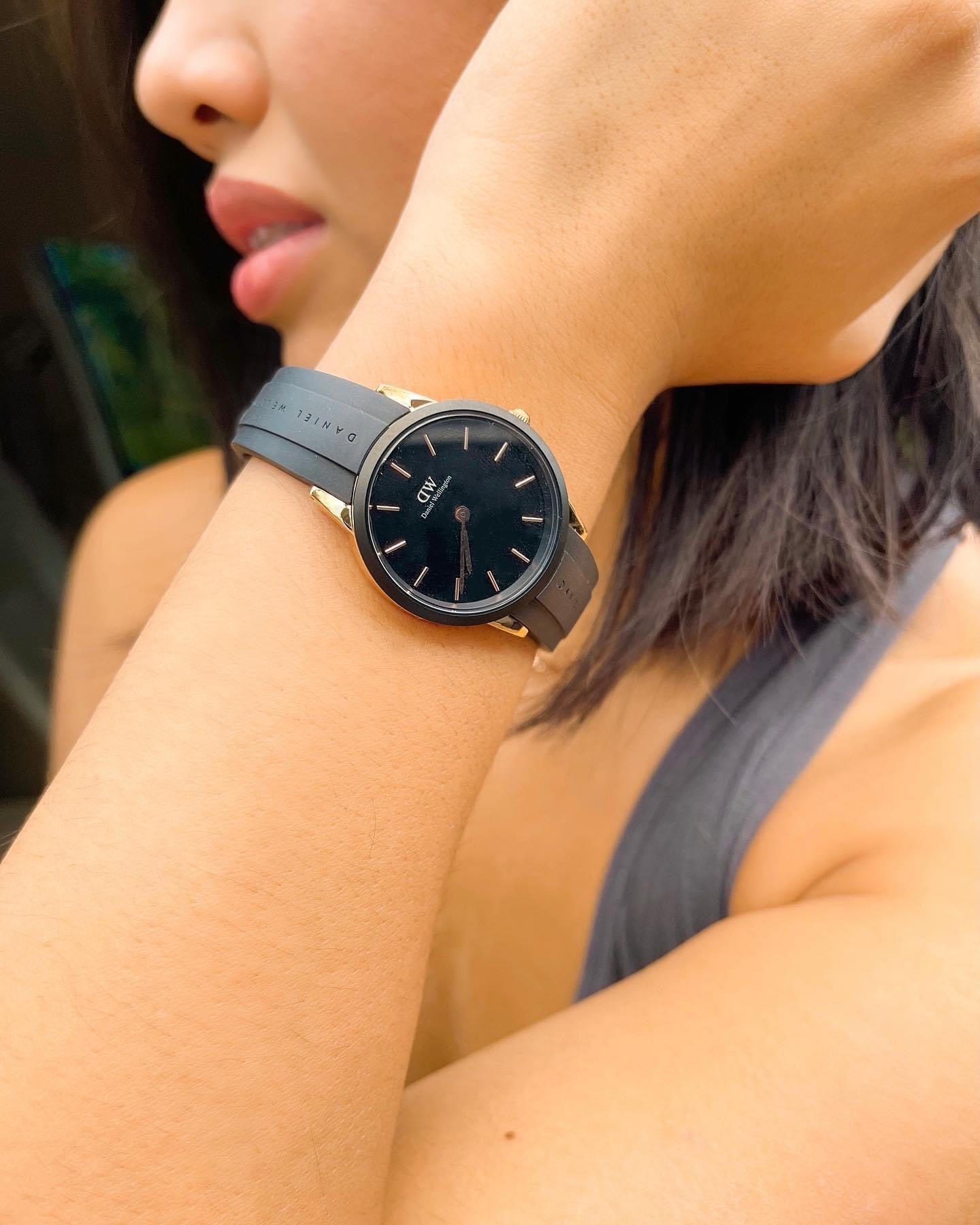 Daniel wellington black clearance and rose gold watch